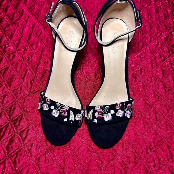 Charlotte Russe Floral Embroidered Heels - Picture 4 of 4
